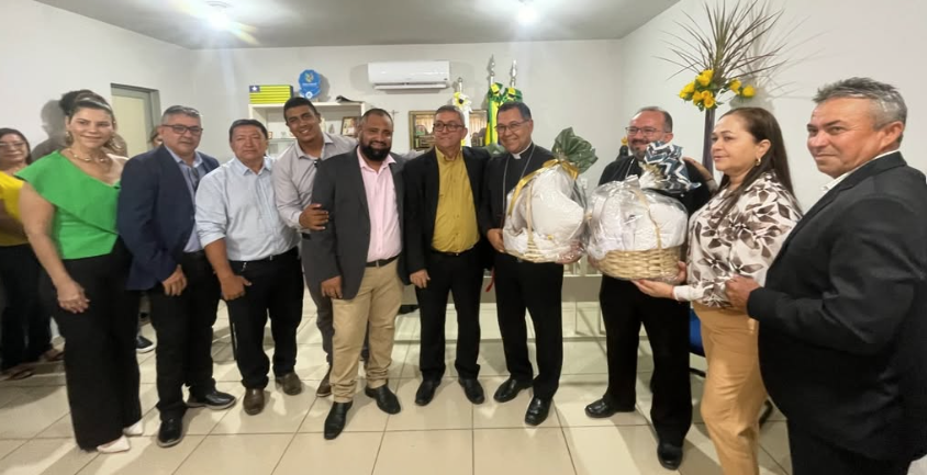 Luzilândia recebe visita do Bispo Dom Edvalter Andrade em momento de fé e união